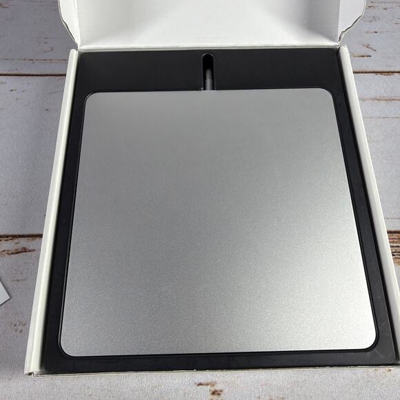 Apple USB SuperDrive MD564LL/A – A1379 External DVD-RW/CD-RW Tested - Picture 3 of 6